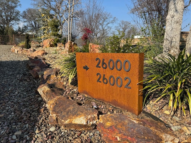 community / neighborhood sign featuring fence