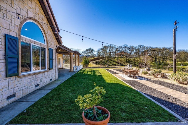 view of yard featuring a patio area