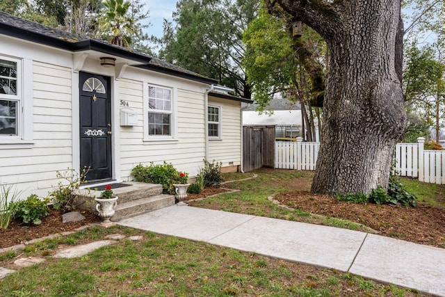 property entrance with fence