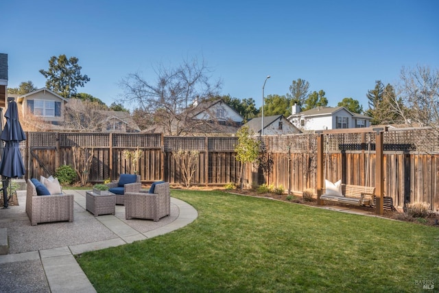 view of yard featuring an outdoor living space