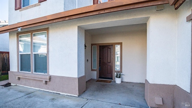view of exterior entry featuring stucco siding