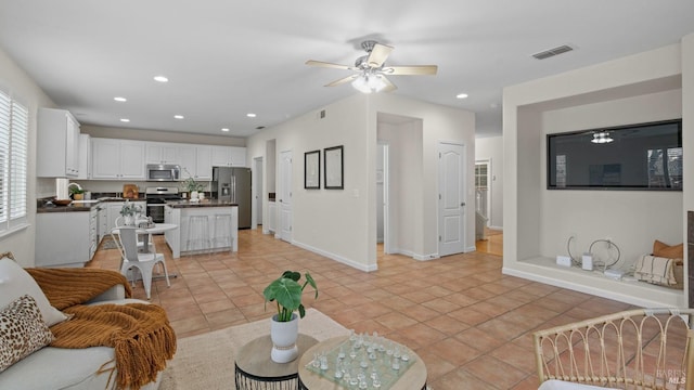 living room with recessed lighting, visible vents, light tile patterned floors, baseboards, and ceiling fan
