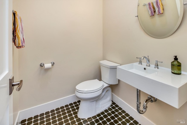 bathroom featuring toilet