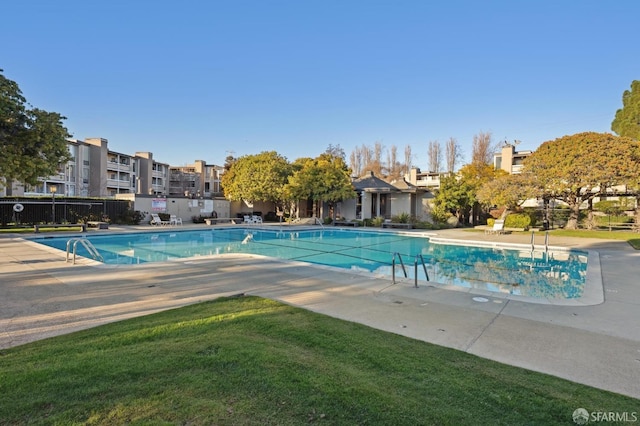 view of pool featuring a yard