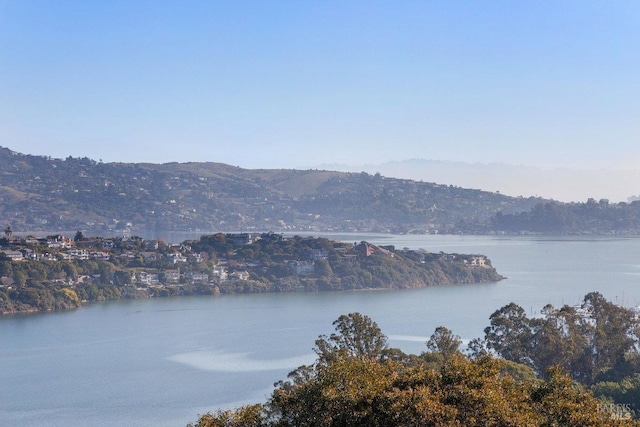 water view with a mountain view