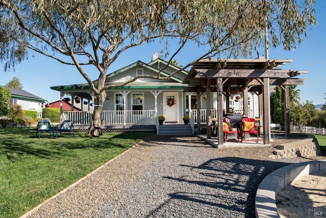 view of front of house featuring a porch and a front lawn