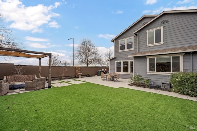 view of yard featuring an outdoor hangout area and a patio