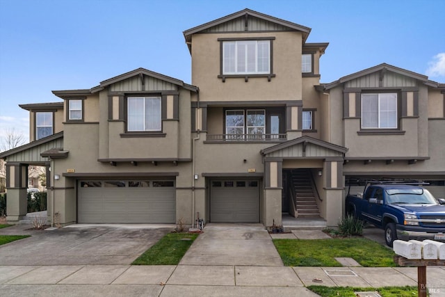 view of front facade featuring a garage