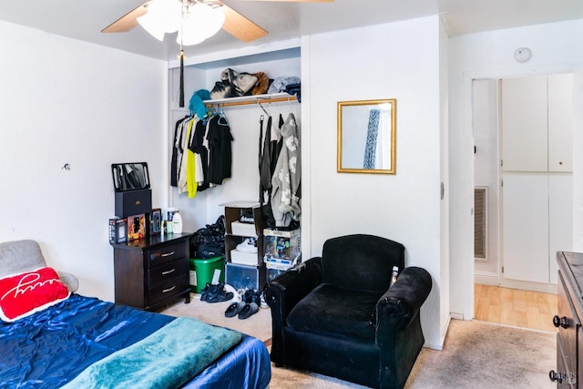 bedroom with light hardwood / wood-style flooring, a closet, and ceiling fan