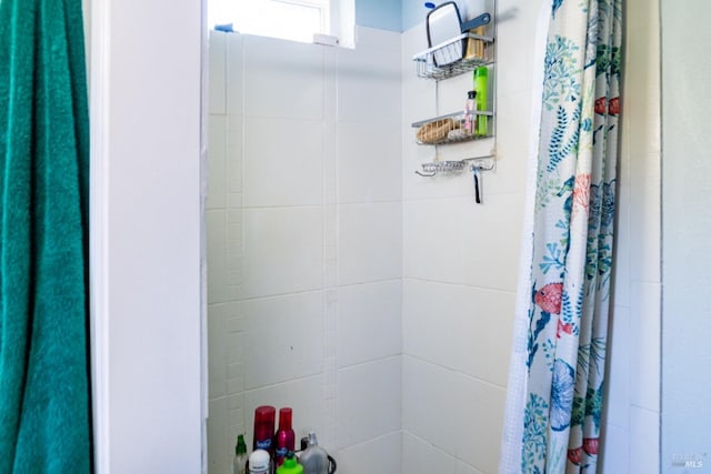 bathroom with curtained shower