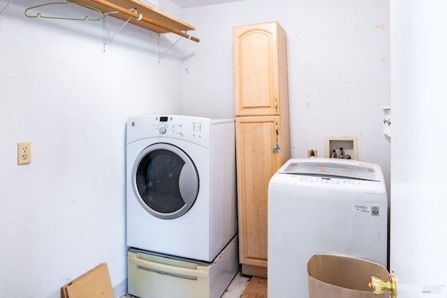 laundry area with cabinets and washer and clothes dryer