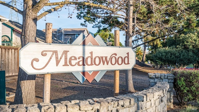 view of community / neighborhood sign