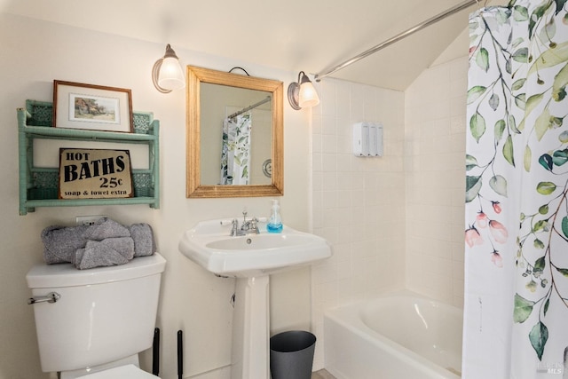 825 N Forbes St, Lakeport, CA 95453 - full bathroom with shower / tub combo with curtain, toilet, and sink