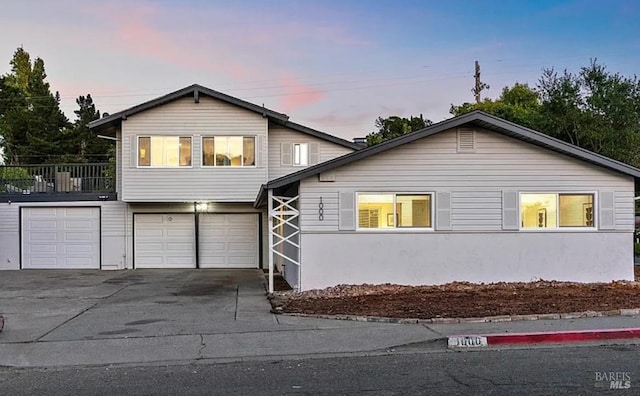 view of front facade featuring a garage