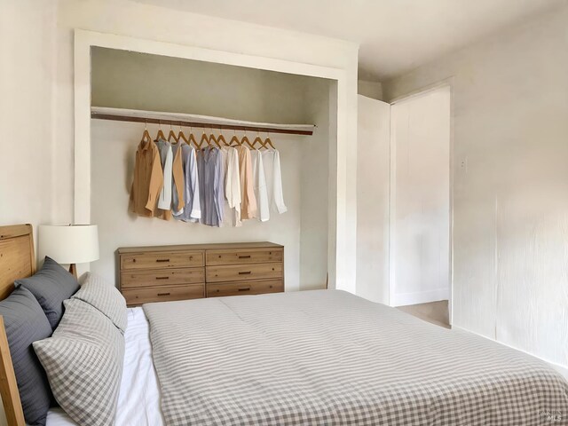 bedroom featuring a closet