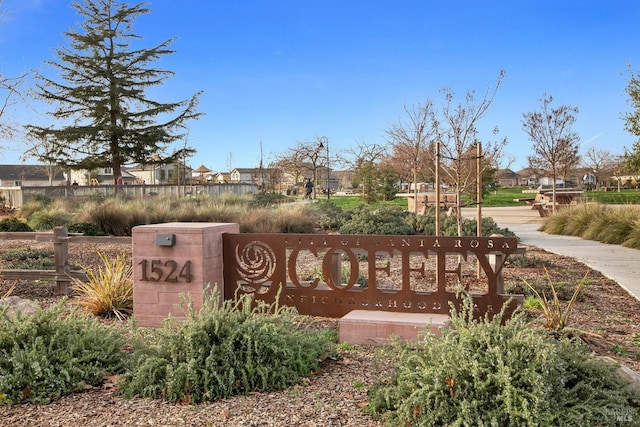 view of community / neighborhood sign