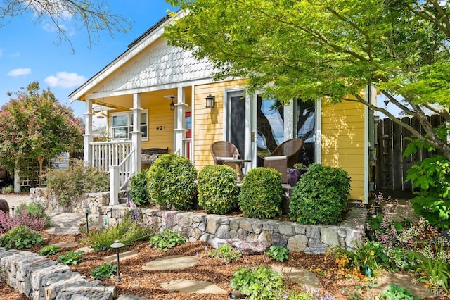 bungalow-style house with covered porch