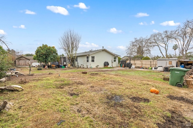 view of yard with a shed