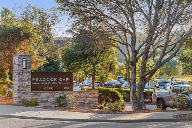 view of community / neighborhood sign