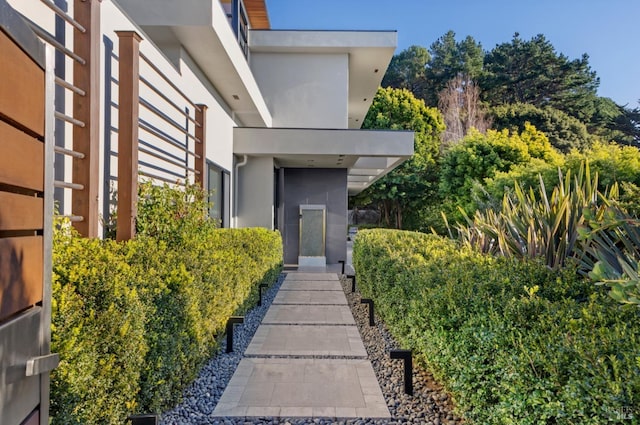 property entrance featuring stucco siding