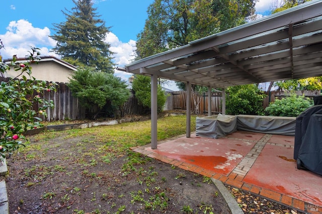 view of yard featuring a pergola and a patio area