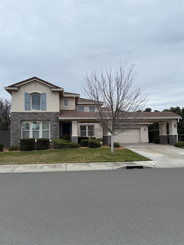 view of front of home with stucco siding, a front yard, a garage, stone siding, and driveway