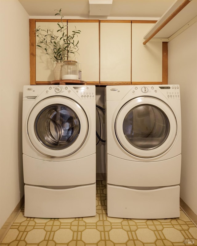 laundry room with washing machine and dryer