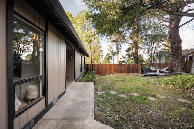 view of yard featuring a patio