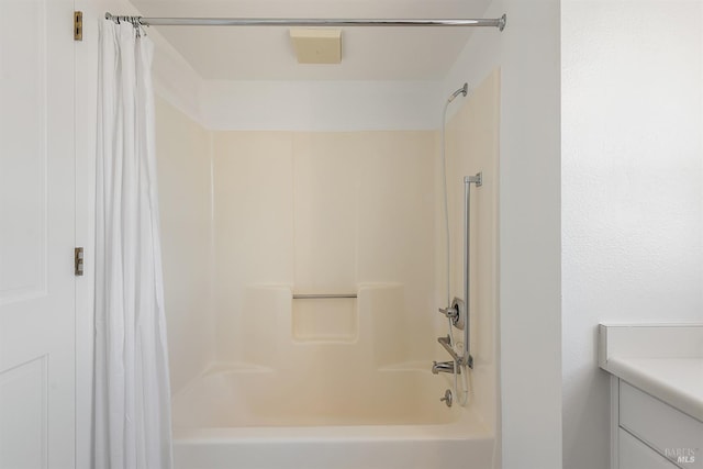 bathroom featuring shower / bathtub combination with curtain