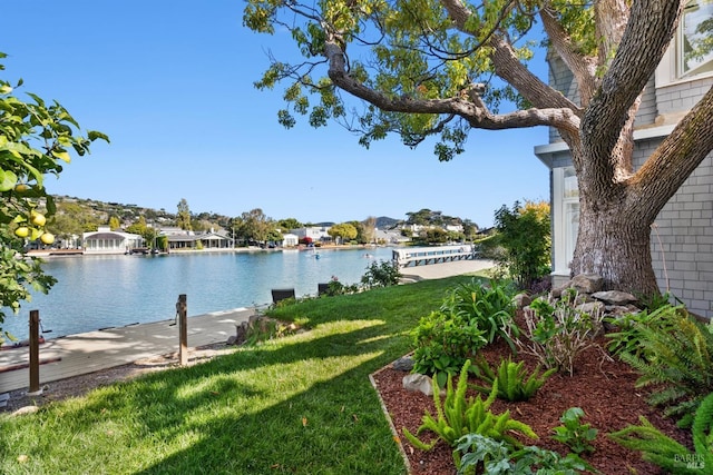 view of yard featuring a water view