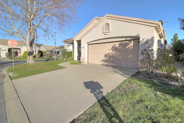 view of front of home featuring a garage and a front yard