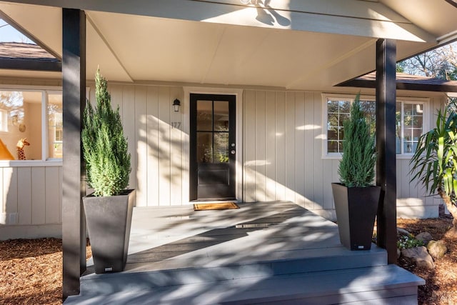 doorway to property with covered porch