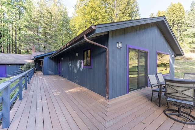 deck with outdoor dining space