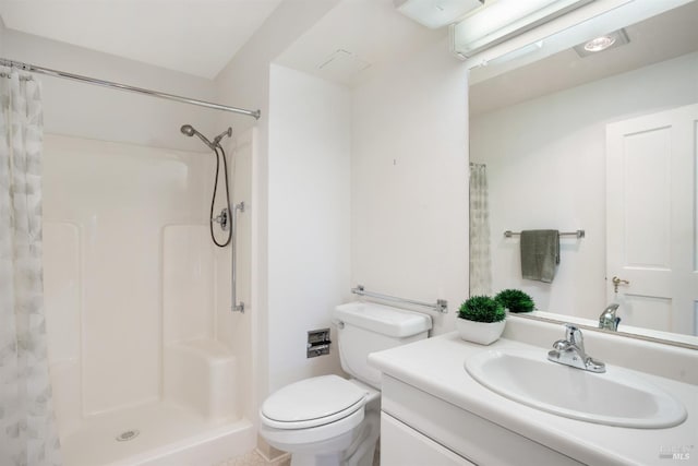 bathroom with vanity, curtained shower, and toilet