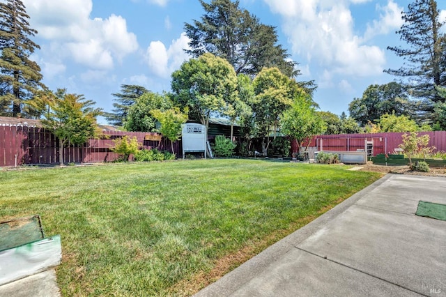 view of yard featuring a fenced backyard