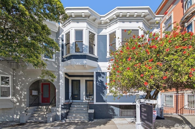 view of italianate home