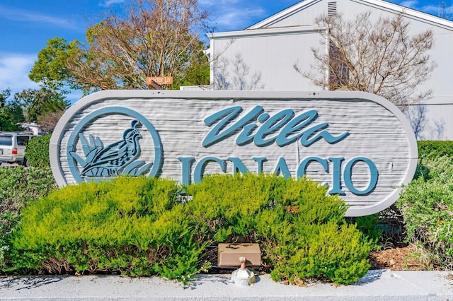 view of community / neighborhood sign