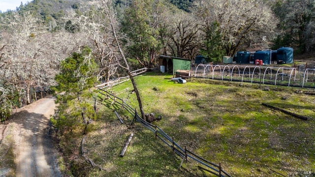 view of yard featuring a rural view