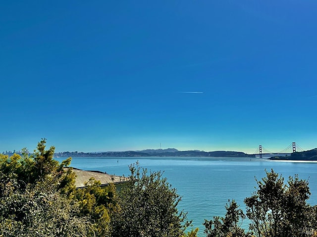 water view with a mountain view