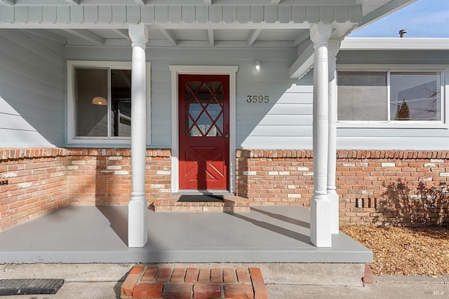 property entrance featuring a porch