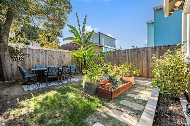 view of yard with a patio