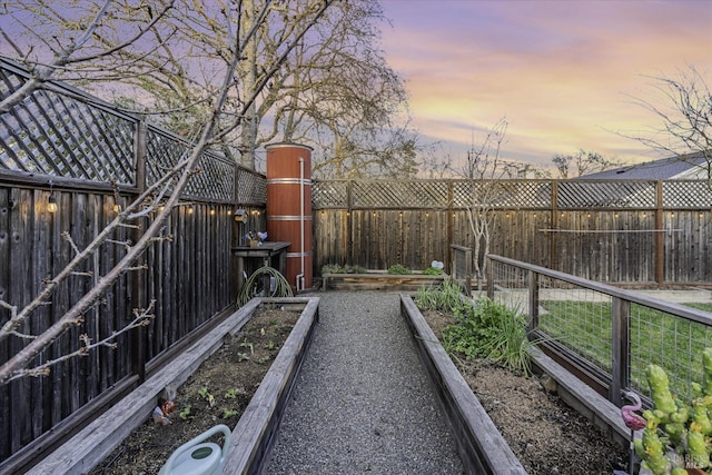 view of yard at dusk