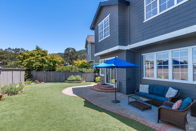 view of yard featuring a patio and outdoor lounge area