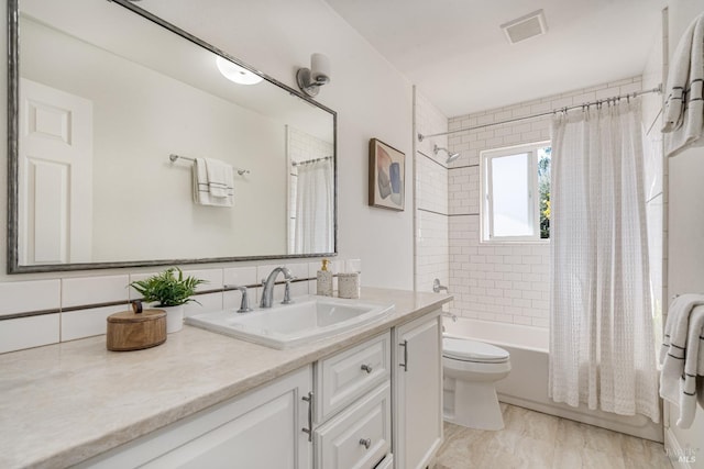 1077 Valley View St, Saint Helena, CA 94574 - bathroom featuring vanity, shower / bath combo, and tasteful backsplash
