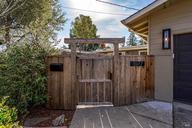 1077 Valley View St, Saint Helena, CA 94574 - view of gate