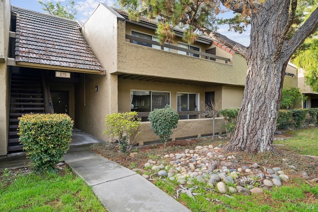 view of front of house with a balcony