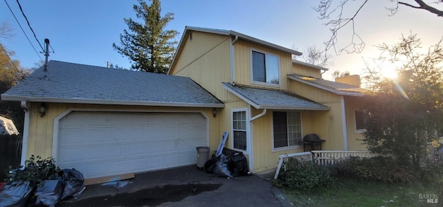 view of front facade featuring a garage