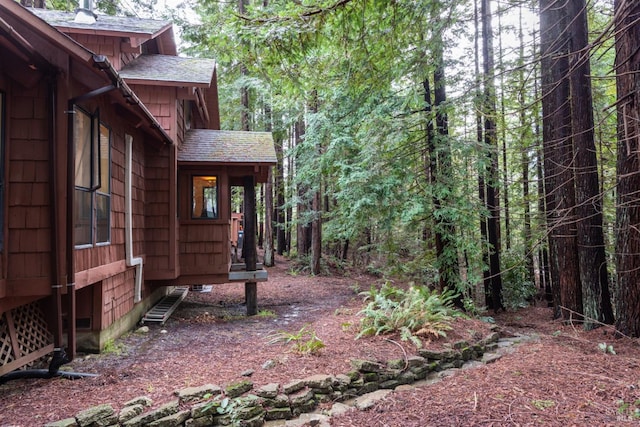 view of yard featuring a forest view