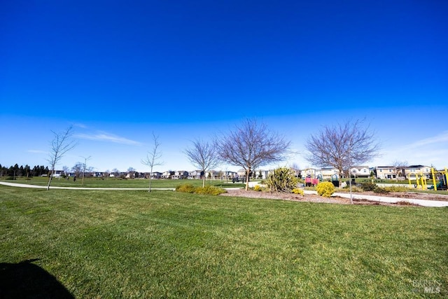 view of yard with a residential view