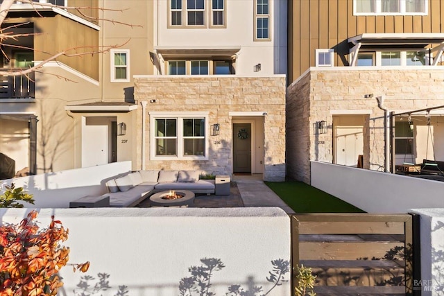 view of front facade featuring an outdoor fire pit